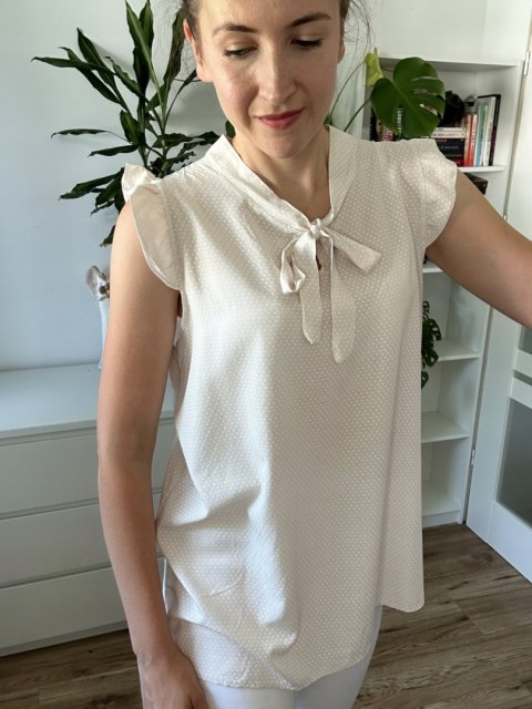 Bluzka z wiązaniem beżowa w kropki moda italia Bluzka z wiązaniem beżowa w kropki moda italia