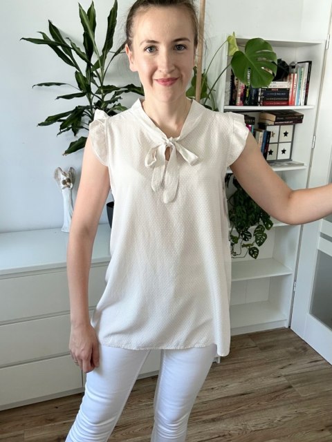 Bluzka z wiązaniem beżowa w kropki moda italia Bluzka z wiązaniem beżowa w kropki moda italia