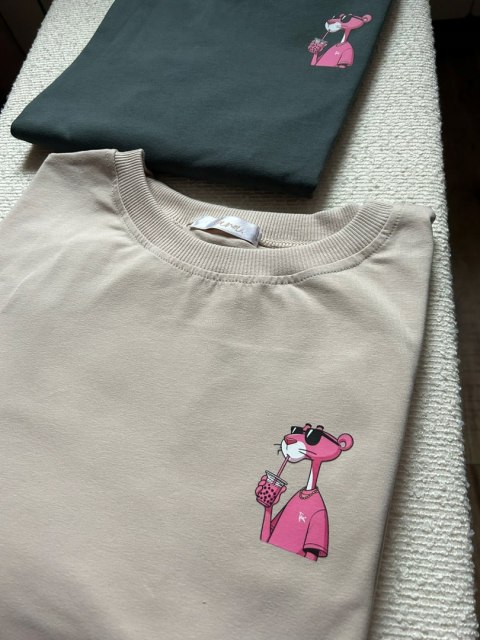 T-shirt długi stalowy różowa pantera bawełniany produkt polski Lara Fashion T-shirt długi stalowy różowa pantera bawełniany produkt polski Lara Fashion