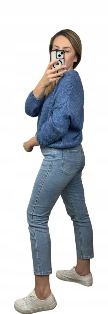 Krótki kardigan niebieski jeans sweterek miękki bioder luźny złote guziki Krótki kardigan niebieski jeans sweterek miękki bioder luźny złote guziki