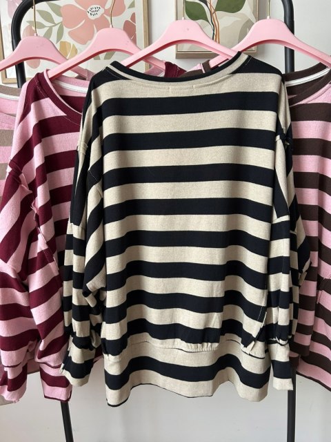 Oversize bluza dzianinowa luźna poziome paski z rozcięciami beż róż Azara - COZY STRIPES