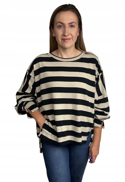 Oversize bluza dzianinowa luźna poziome paski z rozcięciami beżowa Azara - COZY STRIPES Oversize bluza dzianinowa luźna poziome paski z rozcięciami beżowa Azara - COZY STRIPES