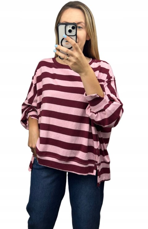 Oversize bluza dzianinowa luźna poziome paski z rozcięciami bordo róż Azara - COZY STRIPES Oversize bluza dzianinowa luźna poziome paski z rozcięciami bordo róż Azara - COZY STRIPES