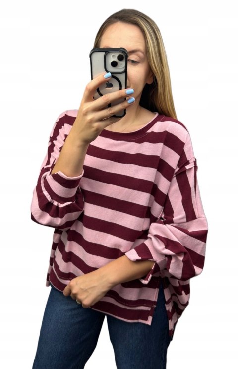Oversize bluza dzianinowa luźna poziome paski z rozcięciami bordo róż Azara - COZY STRIPES Oversize bluza dzianinowa luźna poziome paski z rozcięciami bordo róż Azara - COZY STRIPES