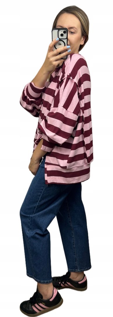 Oversize bluza dzianinowa luźna poziome paski z rozcięciami bordo róż Azara - COZY STRIPES Oversize bluza dzianinowa luźna poziome paski z rozcięciami bordo róż Azara - COZY STRIPES