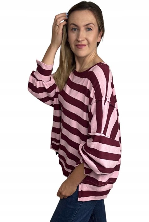 Oversize bluza dzianinowa luźna poziome paski z rozcięciami bordo róż Azara - COZY STRIPES Oversize bluza dzianinowa luźna poziome paski z rozcięciami bordo róż Azara - COZY STRIPES