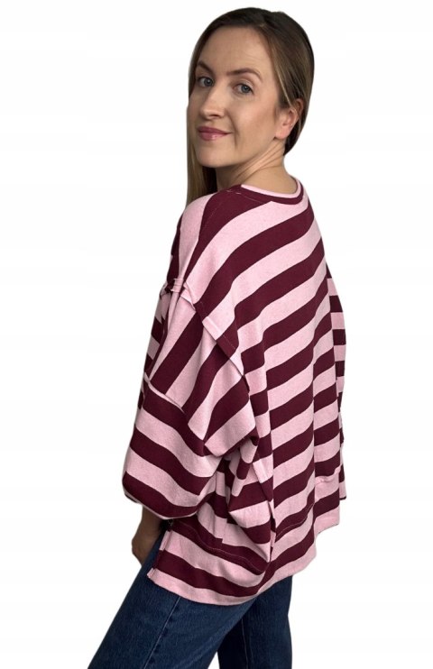 Oversize bluza dzianinowa luźna poziome paski z rozcięciami bordo róż Azara - COZY STRIPES Oversize bluza dzianinowa luźna poziome paski z rozcięciami bordo róż Azara - COZY STRIPES