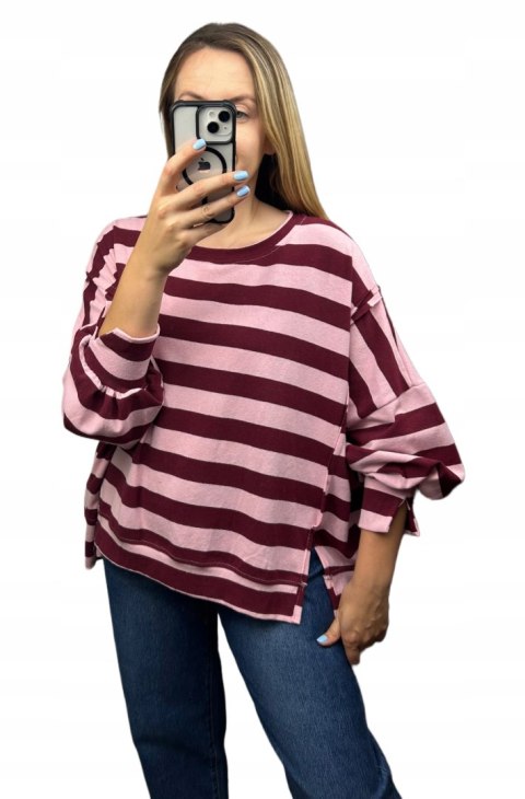 Oversize bluza dzianinowa luźna poziome paski z rozcięciami bordo róż Azara - COZY STRIPES Oversize bluza dzianinowa luźna poziome paski z rozcięciami bordo róż Azara - COZY STRIPES