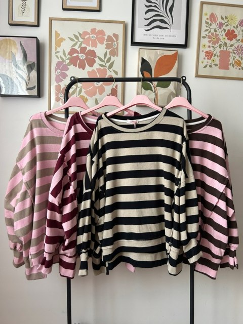 Oversize bluza dzianinowa luźna poziome paski z rozcięciami brąz róż Azara - COZY STRIPES Oversize bluza dzianinowa luźna poziome paski z rozcięciami brąz róż Azara - COZY STRIPES