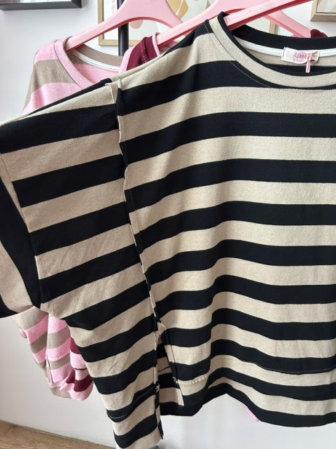 Oversize bluza dzianinowa luźna poziome paski z rozcięciami brąz róż Azara - COZY STRIPES Oversize bluza dzianinowa luźna poziome paski z rozcięciami brąz róż Azara - COZY STRIPES