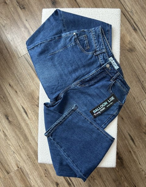 Spodnie jeansowe niebieskie ciemny jeans balloon jeans Trang Jeans L 40 - CASUAL STREET Spodnie jeansowe niebieskie ciemny jeans balloon jeans Trang Jeans L 40 - CASUAL STREET