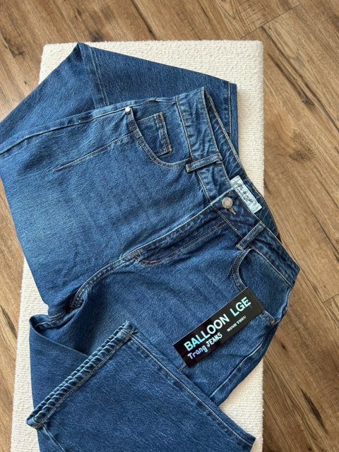 Spodnie jeansowe niebieskie ciemny jeans balloon jeans Trang Jeans L 40 - CASUAL STREET Spodnie jeansowe niebieskie ciemny jeans balloon jeans Trang Jeans L 40 - CASUAL STREET