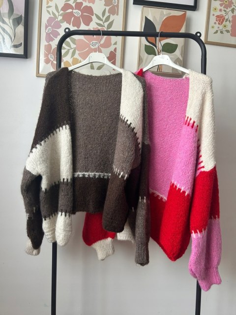 Sweter kardigan oversize bufiaste rękawy różowy czerwony śmietana wzorzysty - COLOR PATCH Sweter kardigan oversize bufiaste rękawy różowy czerwony śmietana wzorzysty - COLOR PATCH