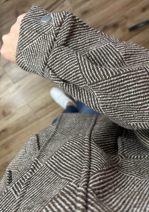 Kurtka bomberka w jodełkę brązowa beżowa oversize Wiya- COZY STYLE