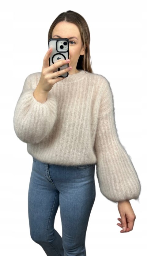 Sweter jasny beż puszysty kid moher prążek szerokie rękawy dzwonki moherowy- SOFT BELL