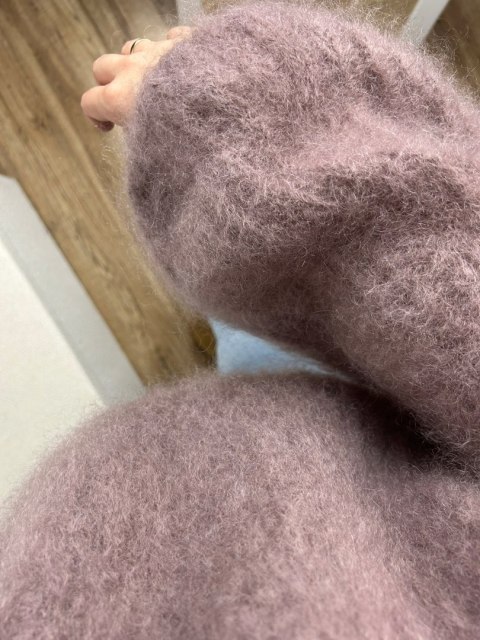 Sweter kakao puszysty kid moher prążek szerokie rękawy dzwonki moherowy