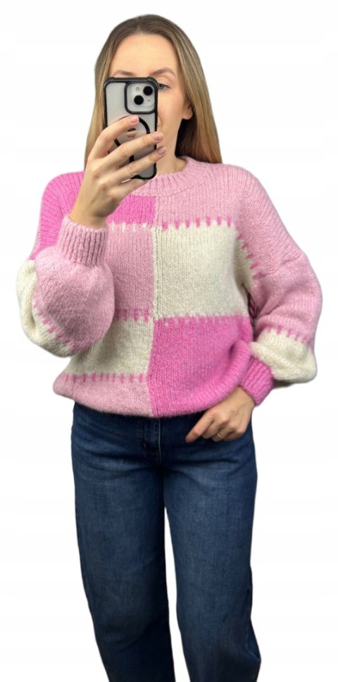 Sweter oversize bufiaste rękawy luźny patch wzorzysty różowy śmietanka- PATCHY