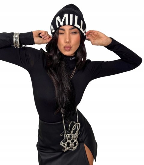 Czapka zimowa La Milla White Black – gruby splot i szerokie wywinięcie z napisem LA MIL