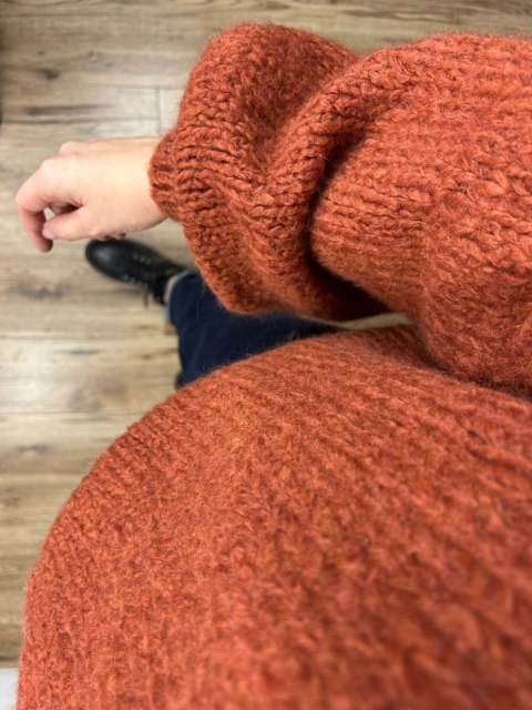 Sweter oversize ceglasty beżowy bufiaste rękawy chmurka 12% kid moher wełna- CLOUDY