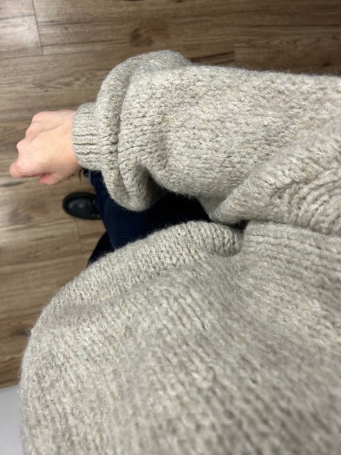 Sweter oversize fango beżowy bufiaste rękawy chmurka 12% kid moher wełna- CLOUDY