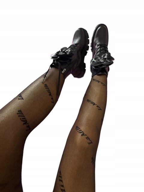 Rajstopy LA MILLA czarne powtarzające się logo na nogachCzarne rajstopy LAMILLA logo