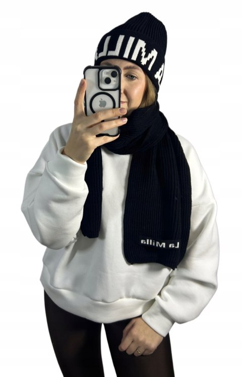 Czapka i szalik prążek czarny LAMILLA na osobie