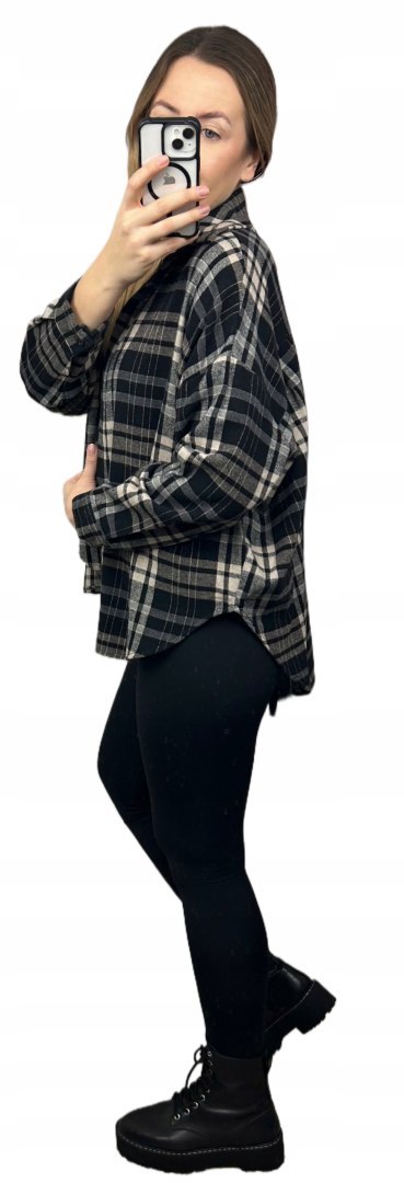 Koszula flanelowa beż czarny – bok sylwetki