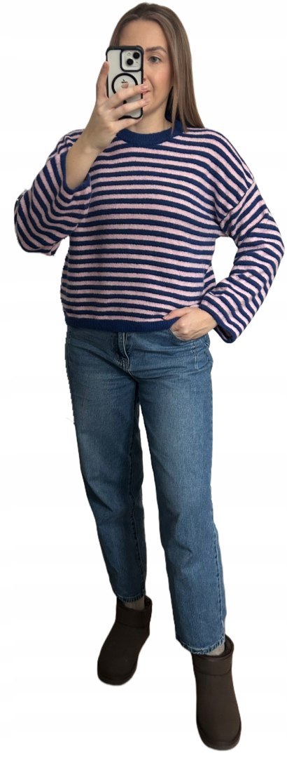 sweter granatowo różowy stylizacja