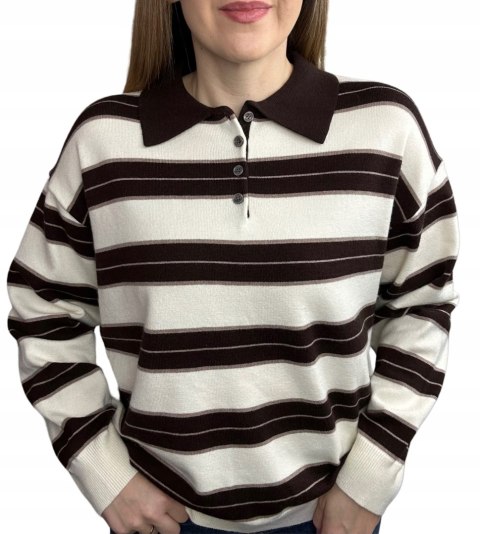 Kremowy sweter polo damski – zbliżenie górnej części i kołnierzyk