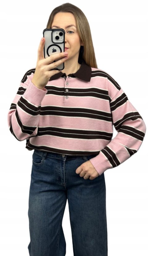 Różowy sweter polo w paski – przód