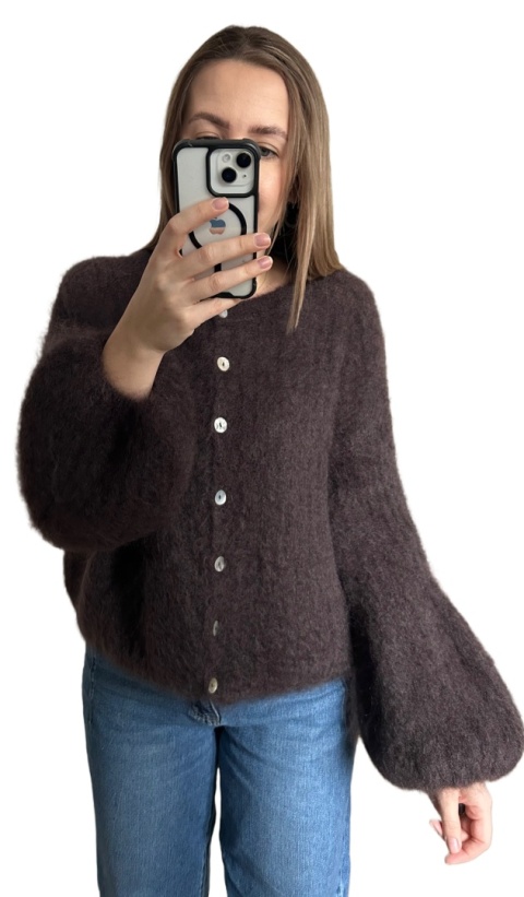 stylizacja czekoladowy SOFT BELL i jeansy