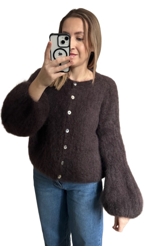 stylizacja czekoladowy SOFT BELL i jeansy