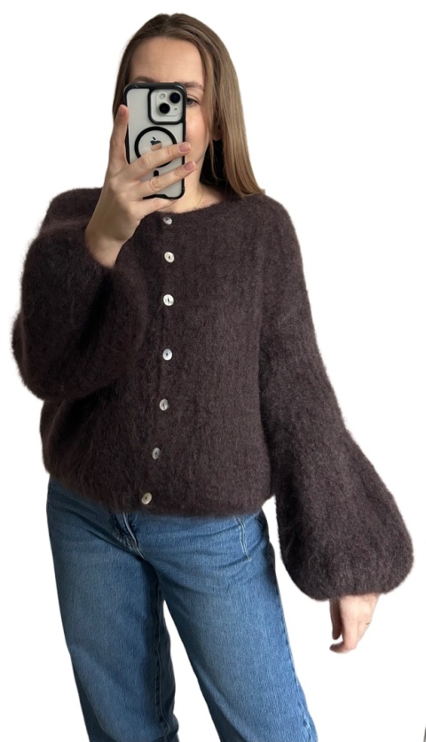 stylizacja czekoladowy SOFT BELL i jeansy