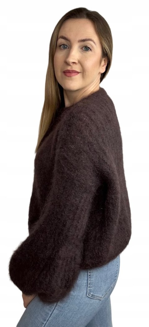 sweter SOFT BELL czekoladowy bokiem