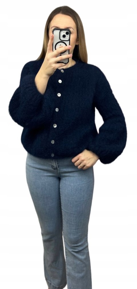 stylizacja granatowy SOFT BELL i jeansy