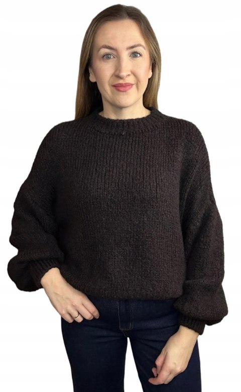 sweter CLOUDY czekolada oversize na modelce przodem