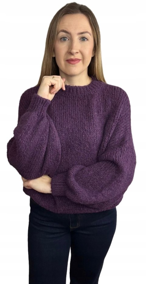 śliwkowy sweter CLOUDY z bufiastymi rękawami przód