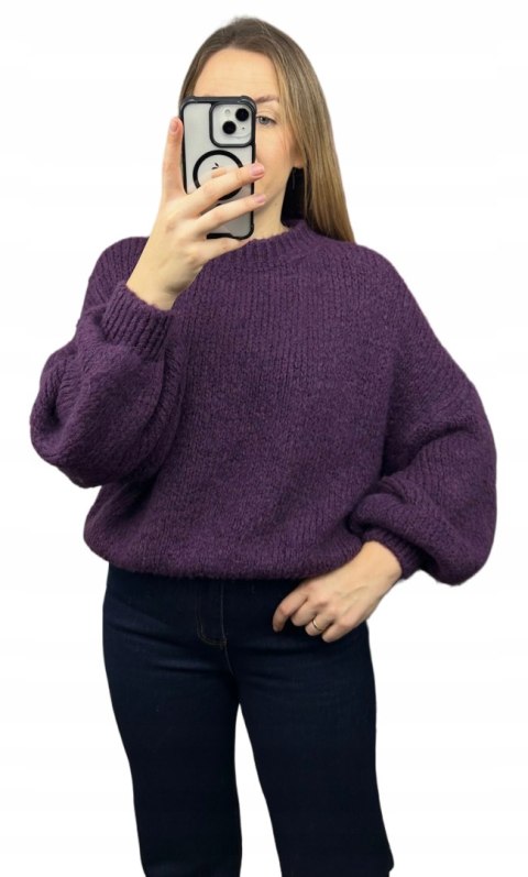 sweter CLOUDY śliwka w ruchu, codzienna stylizacja