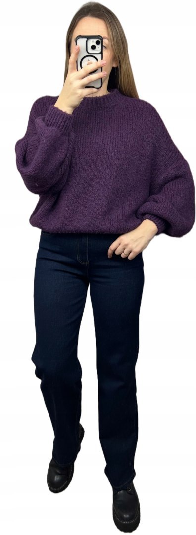 stylizacja śliwkowy sweter CLOUDY i jeansystylizacja śliwkowy sweter CLOUDY i jeansy