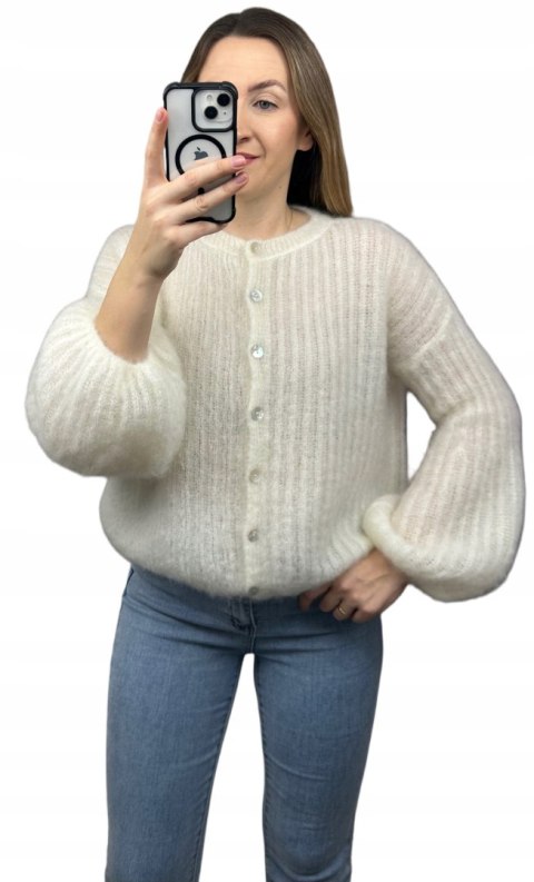 stylizacja śmietanka SOFT BELL i jeansy