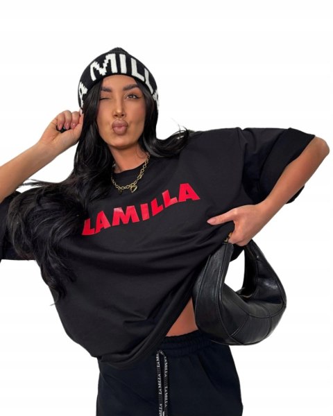 Czarny t-shirt LAMILLA oversize z czerwonym logo na przodzie