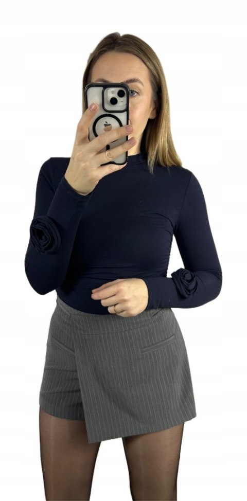 Granatowa bluzka AZARA róża na rękawie elastyczna