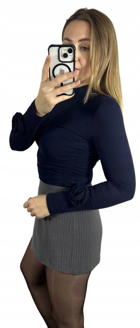 bluzka azara granatowa z różą na rękawie bokiem