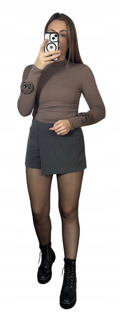 bluzka z długim rękawem z różą ze spódnico- spodenkami