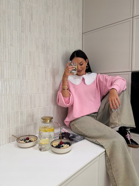 Luźna różowa bluza oversize z kołnierzem bawełniana La Milla